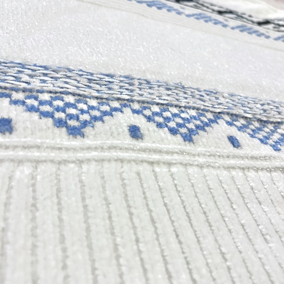 ✨💙 CHRISTIAN SIRIANO Patterned Sweater 💙✨ - Picture 4 of 8